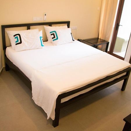 Saninro Hotel - Ragama Екстер'єр фото