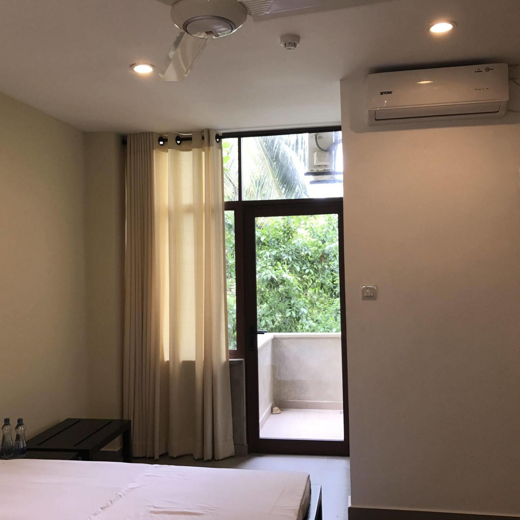 Saninro Hotel - Ragama Екстер'єр фото