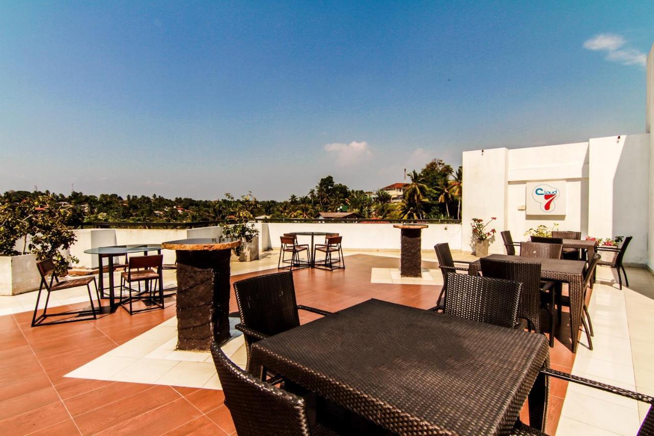 Saninro Hotel - Ragama Екстер'єр фото